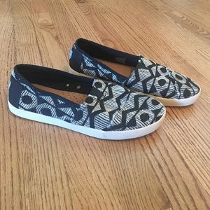 Toms slip-on sneakers