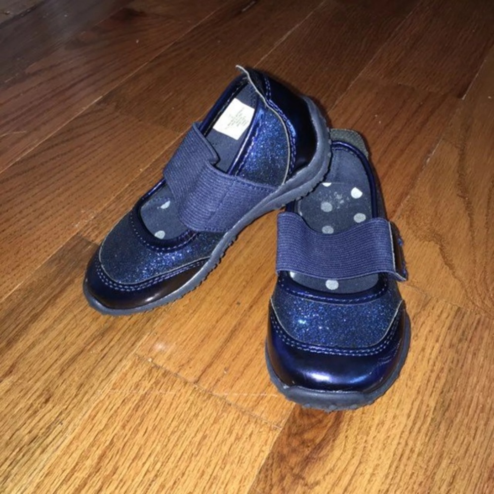 Children's place Girl shoes size 6