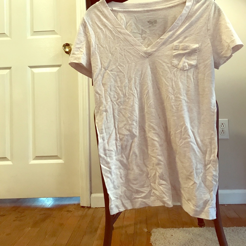 Beige pocketed v-neck shirt