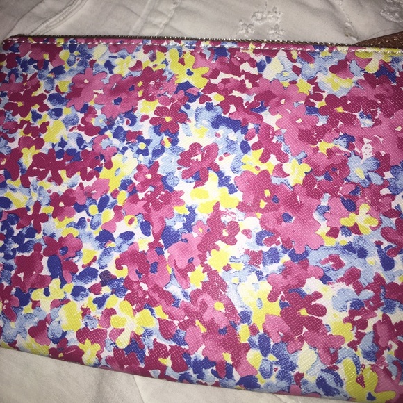 Floral Wristlet - Picture 3 of 5