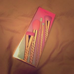 Tarte Unicorn brushes