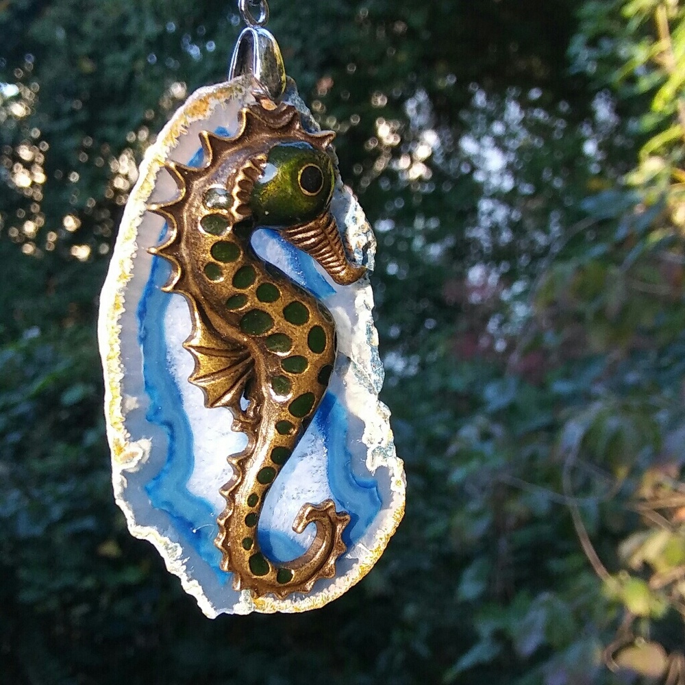 Handmade seahorse agate necklace