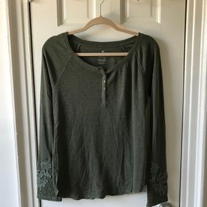 Woman's AE Top