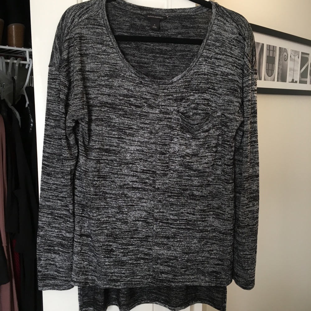 Banana Republic hi-low long sleeved top