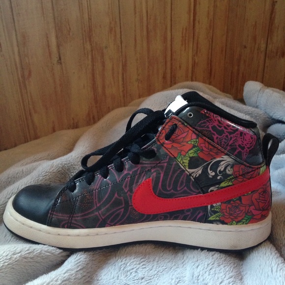 red rose nike shoes