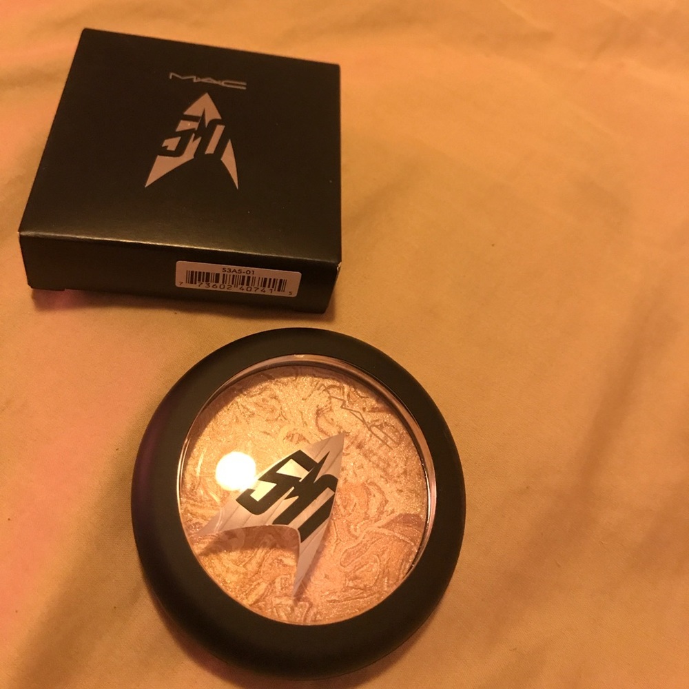 Max x Star Trek Luna Luster