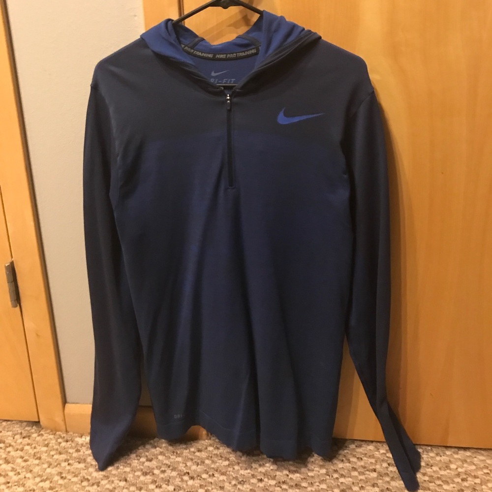 Nike 1/4 zip hood medium