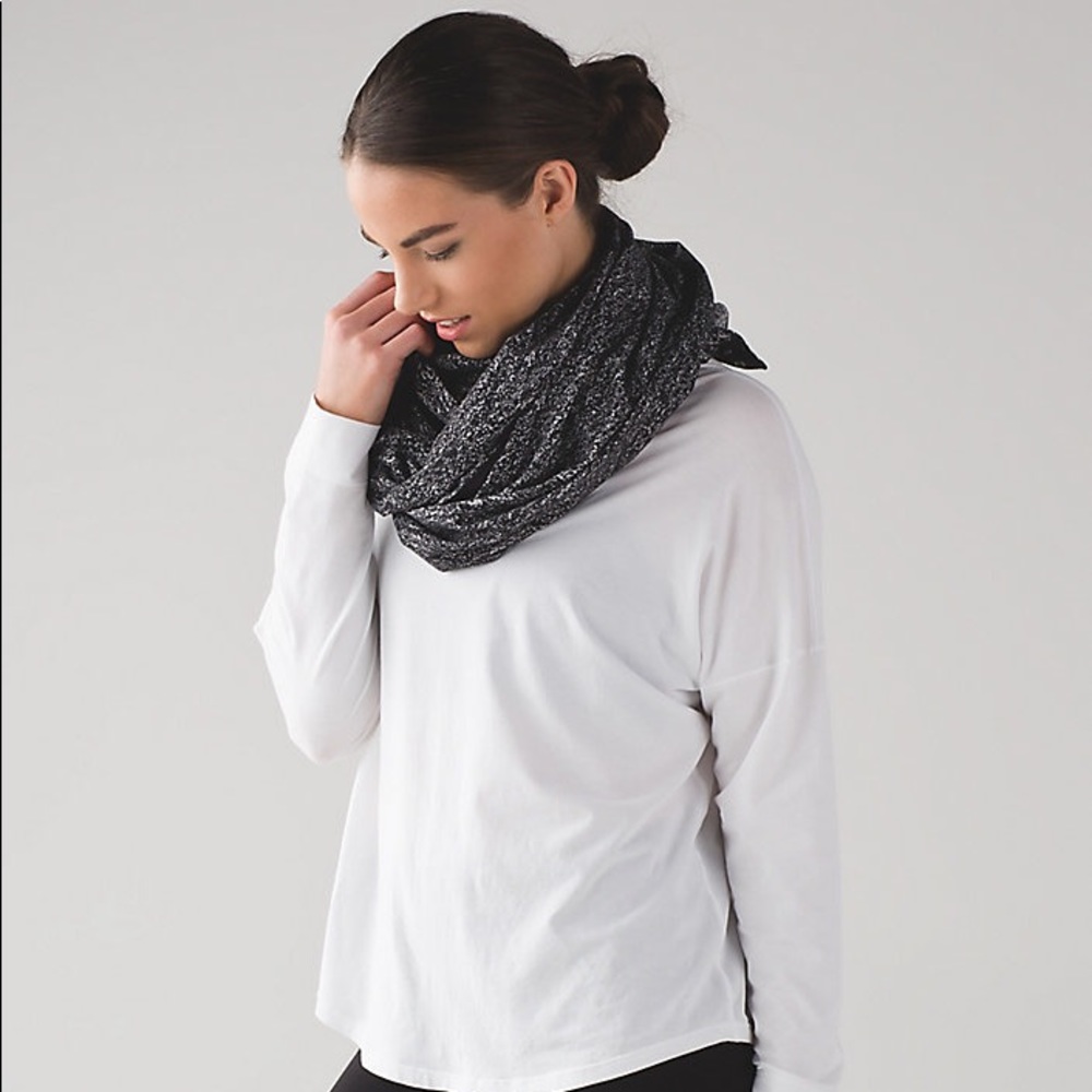 Lululemon- Vinyasa wrap/scarf - Picture 7 of 8