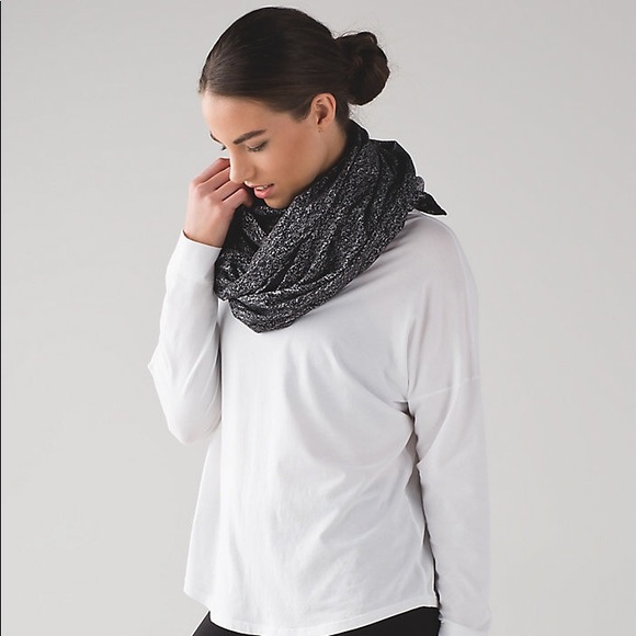 Lululemon- Vinyasa wrap/scarf - Picture 7 of 8