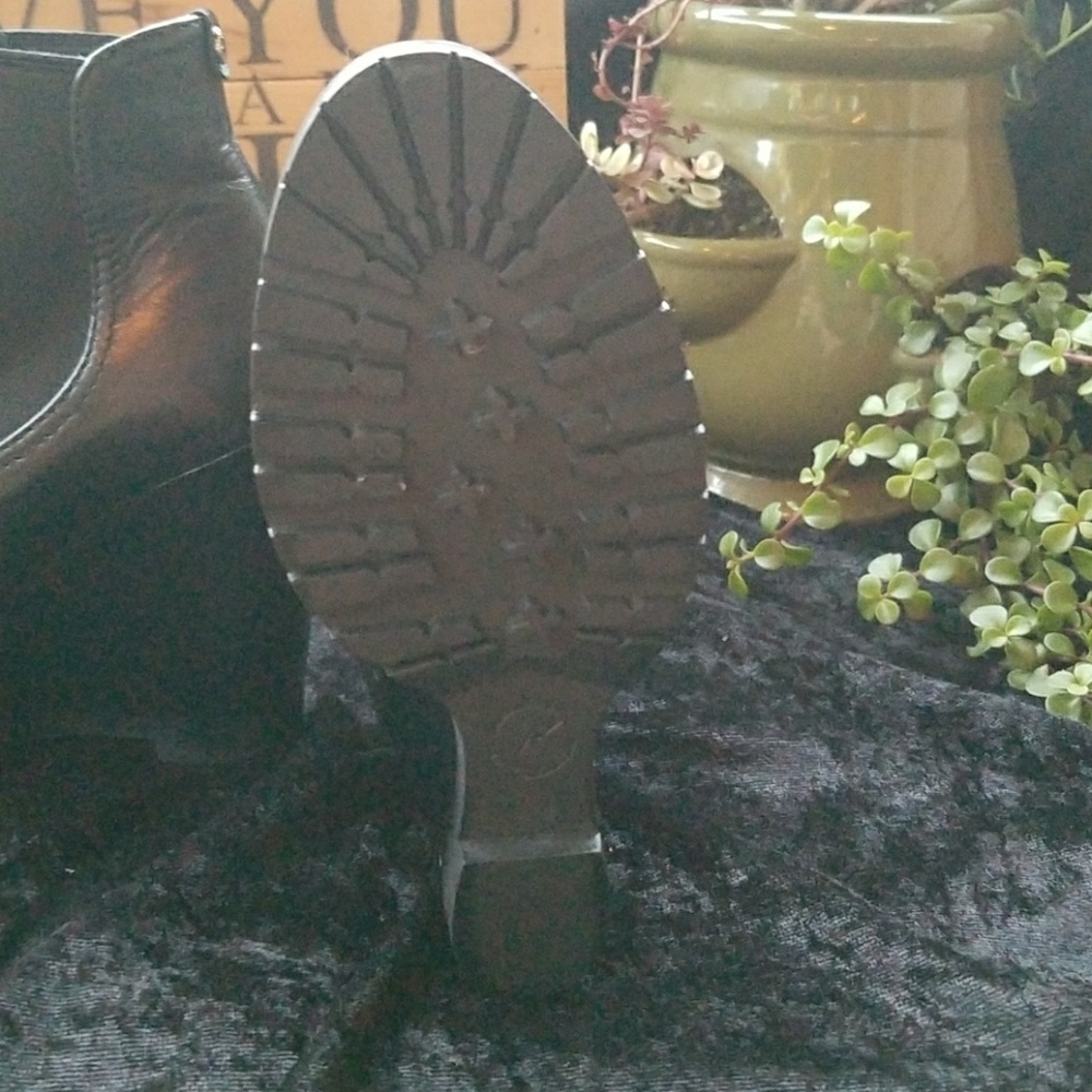 ๐ฅLast Pair๐ฅ๐HP๐Michael Kors Thea Wedge Bootie - Picture 3 of 8