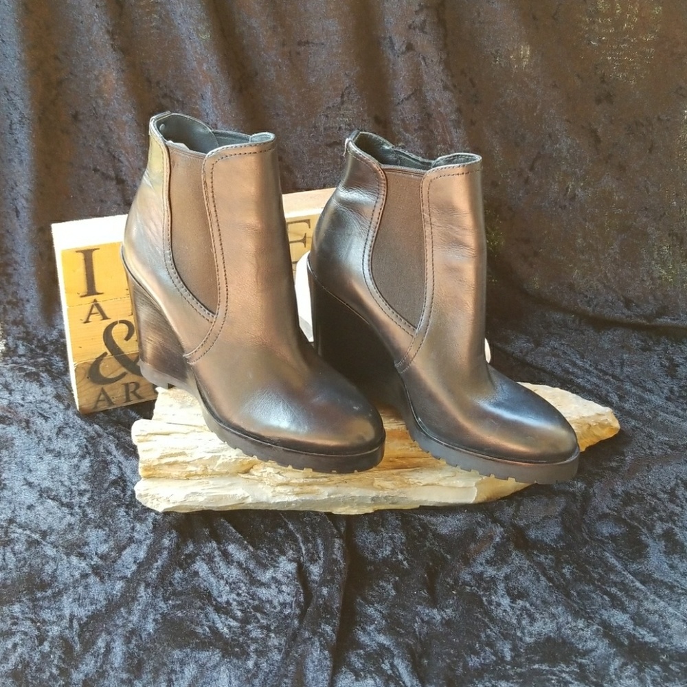 ๐ฅLast Pair๐ฅ๐HP๐Michael Kors Thea Wedge Bootie - Picture 2 of 8