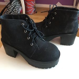 Platform black boots