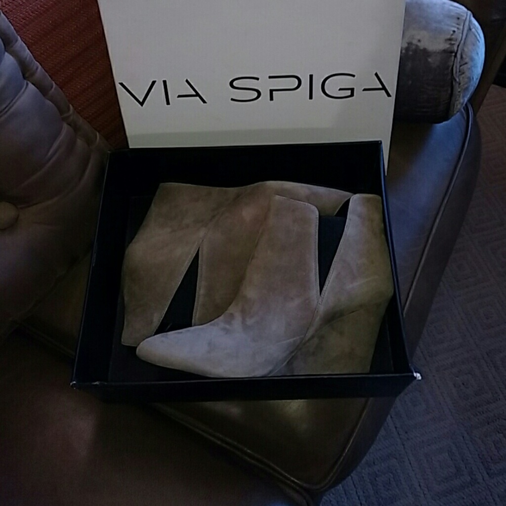 Via Spiga Suede Wedges