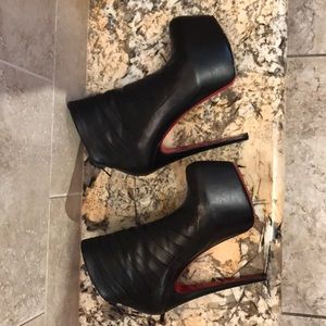❤️Christian Louboutin Dafodils Black Ankle Boots💋