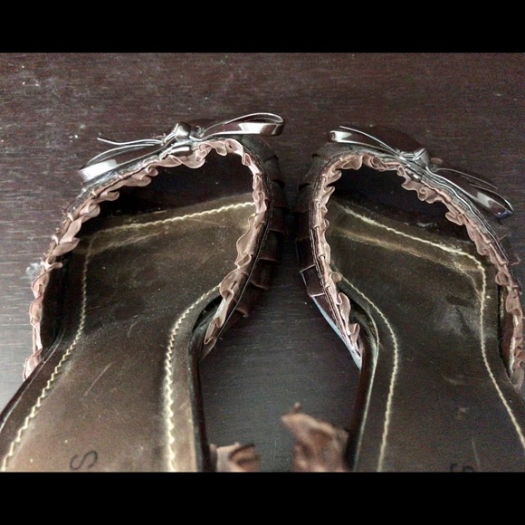Bronze Ruffled-Style High Heels - Picture 4 of 6