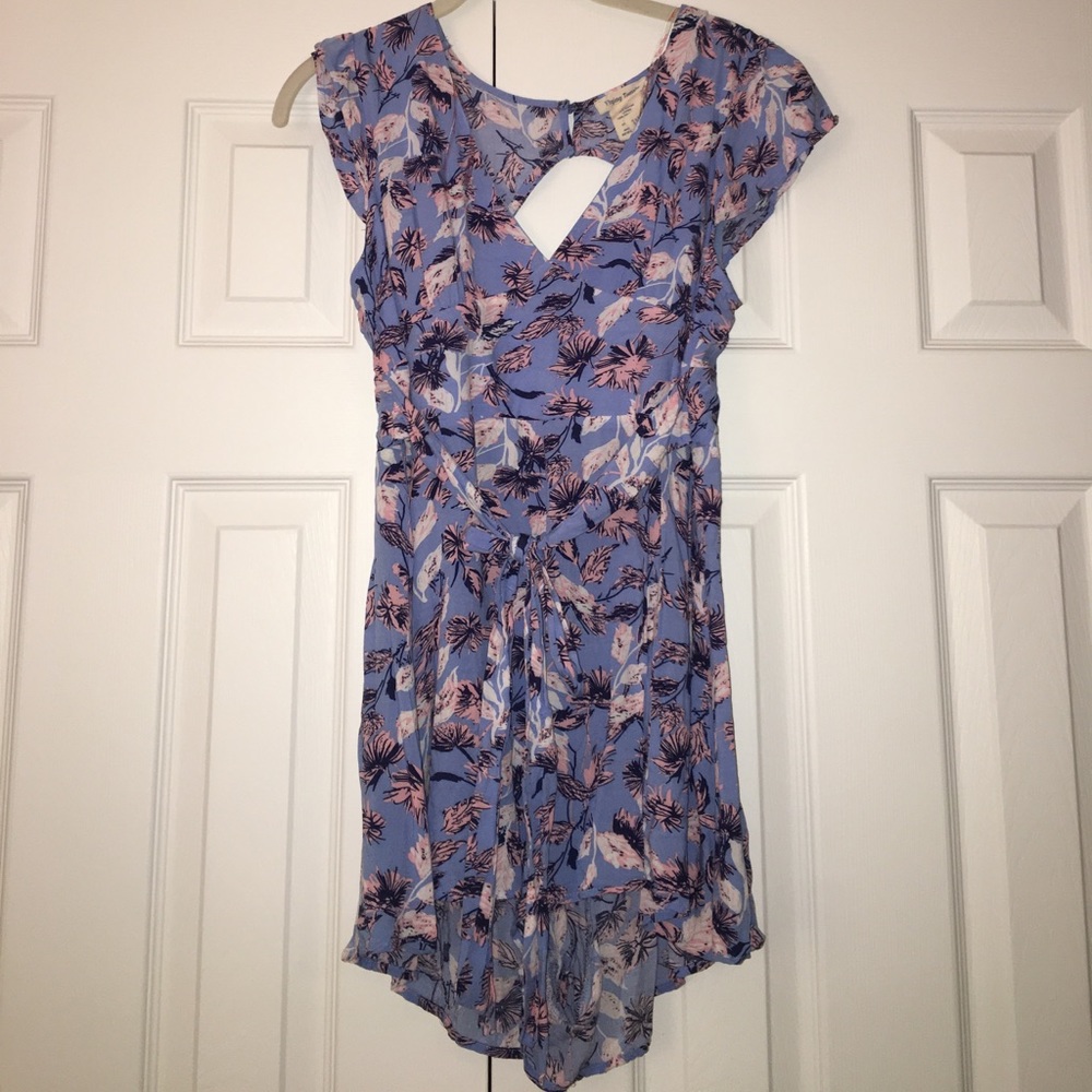 ✨NEW LISTING ✨ NWOT Keyhole back floral romper