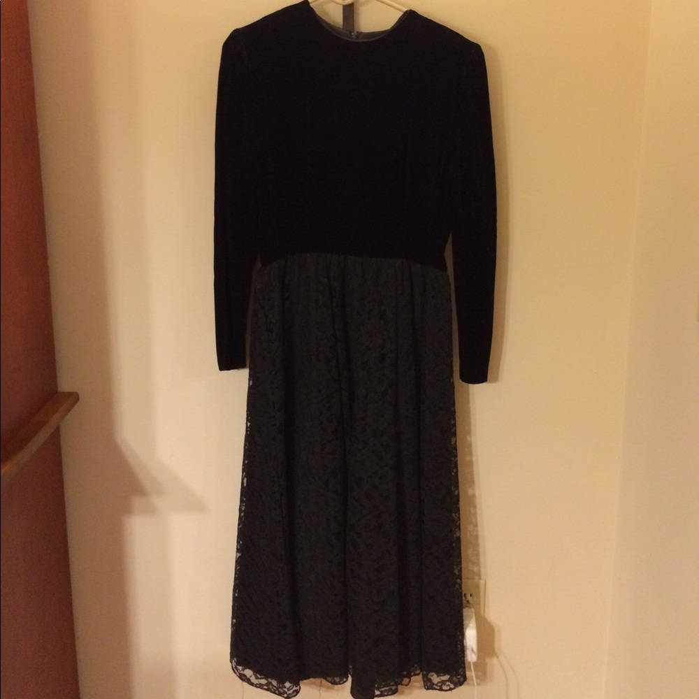 Expo Nite black velvet and lace dress