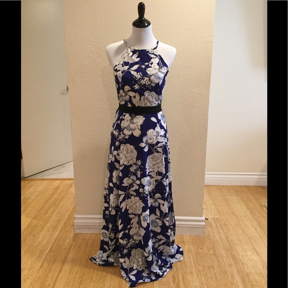 NWOT🔆Adorable Floral Maxi Dress🌺