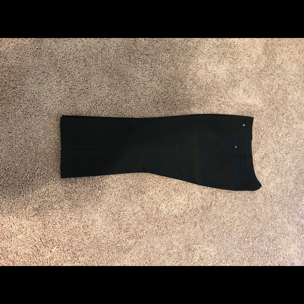 Cache black Capri pants