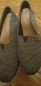 Women's size 9 grey toms