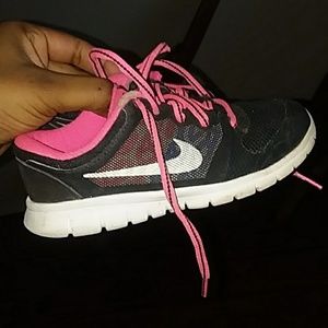 Nike kids tennis shoes