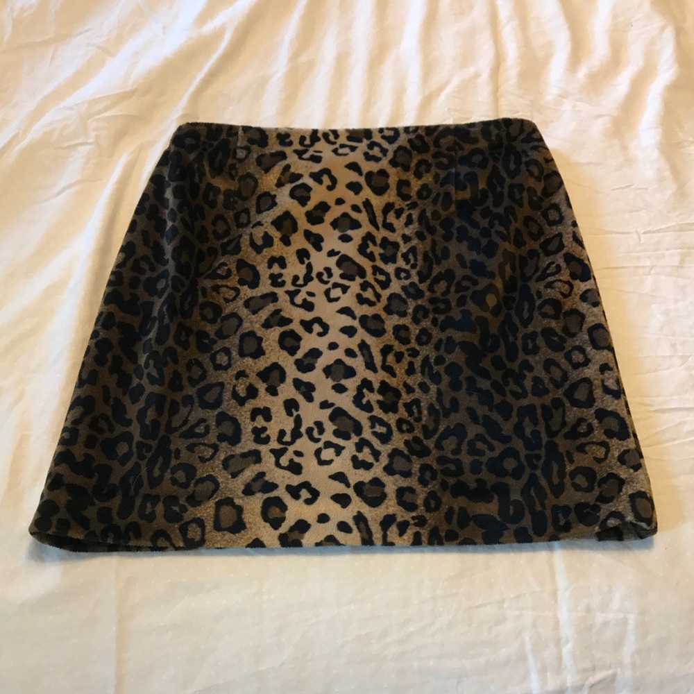 👠3/$18👠Elliott Lauren Faux Leopard Velvet Skt 4