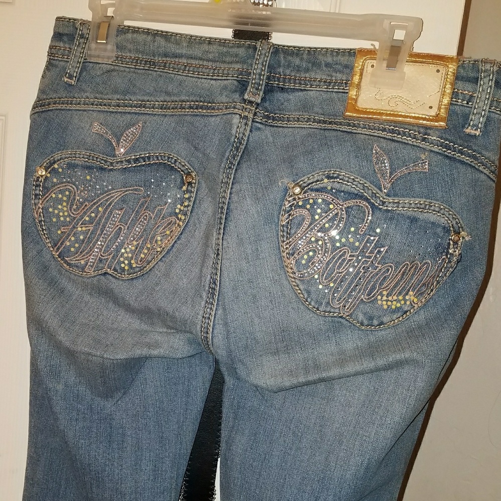 APPLE BOTTOM JEANS