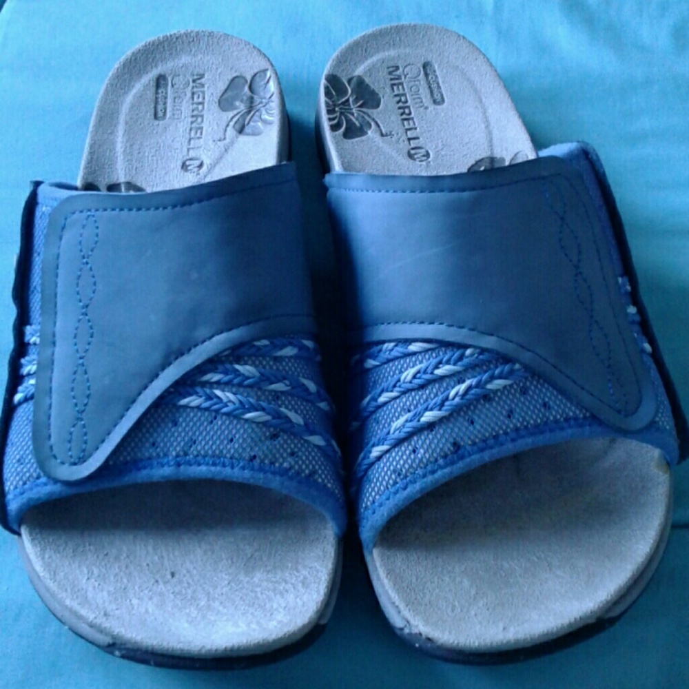 Merrel sandals in woman size 8 light blue