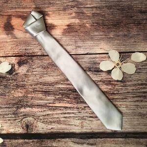 Silver Boy’s Tie (Size 6-10)