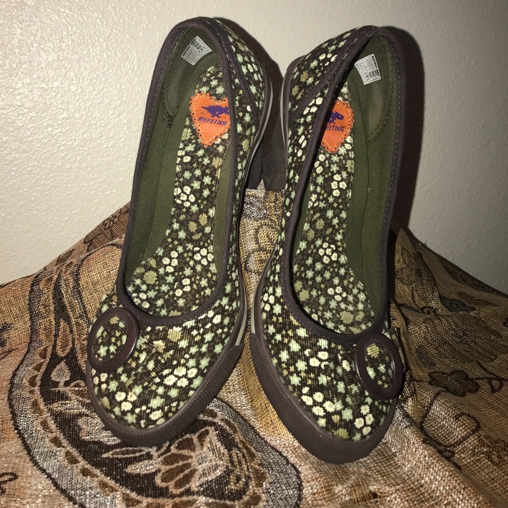 Rocket Dog corduroy shoes 3" heels like new