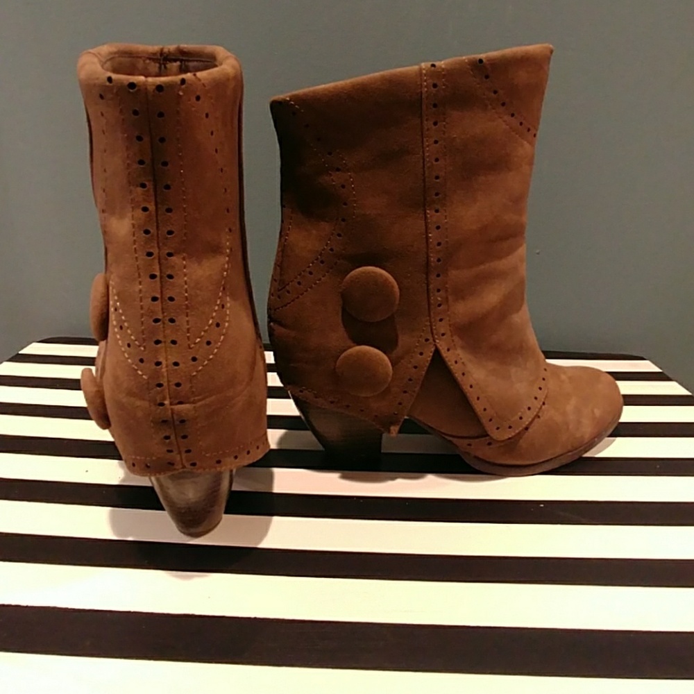 Foldover boots with button detail
