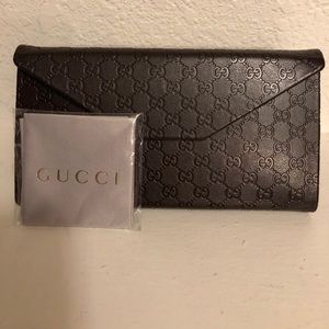 Gucci sunglasses case Gucci sunglasses case