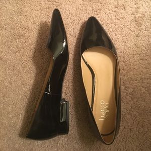 Black patent leather flat shoe