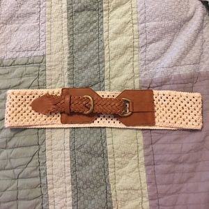 Jockey person to person belt