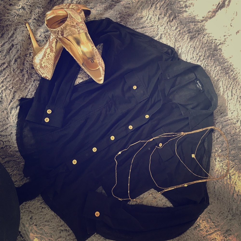 BeBe beautiful cold shoulder top.
