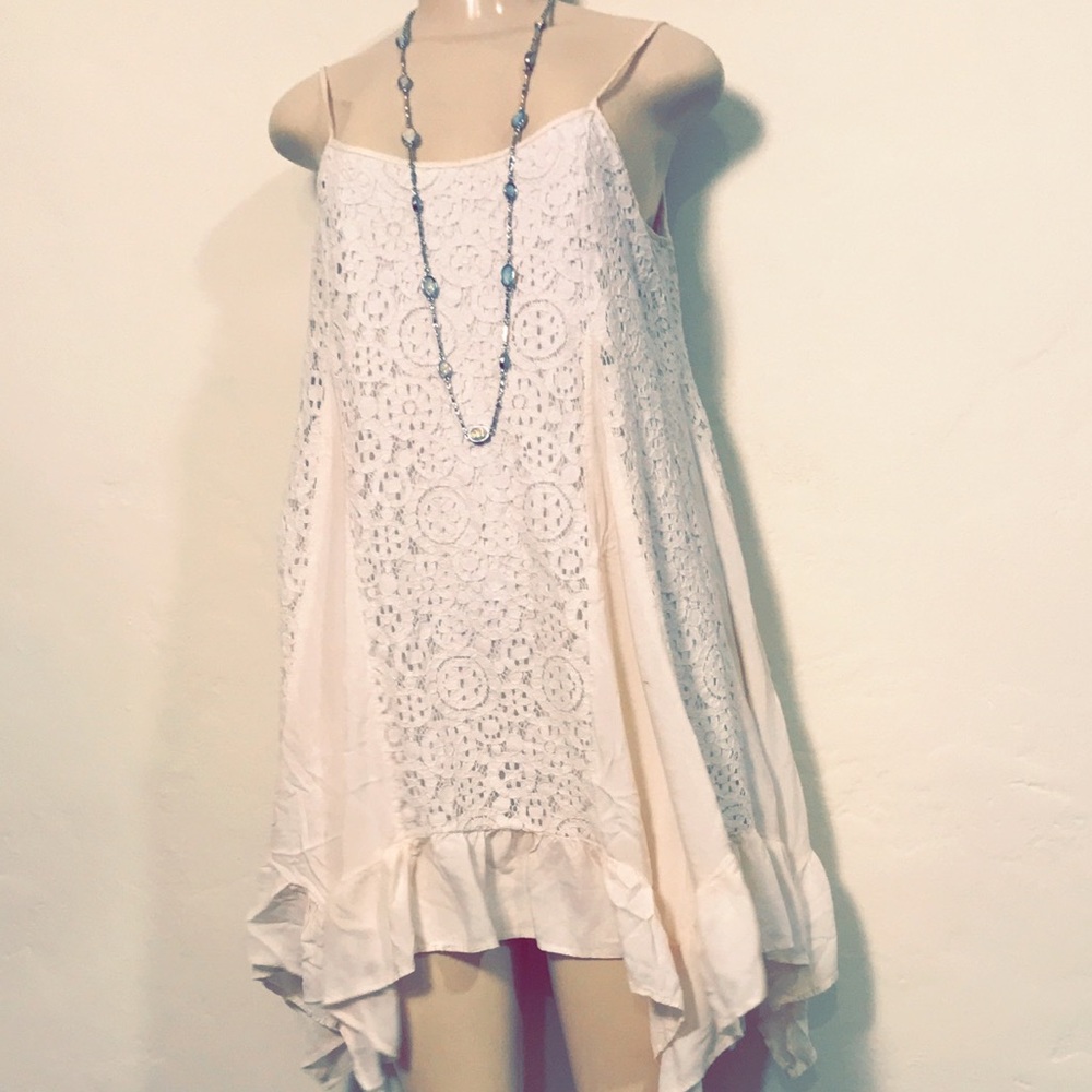 Extraordinarily cute, white/creamy lacey sun dress