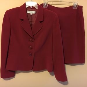 Tahari 2pc crepe suit jacket & skirt EUC 12P