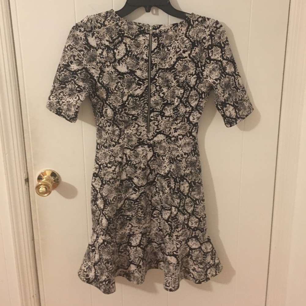 White And Black Python Style Dress! - image 3