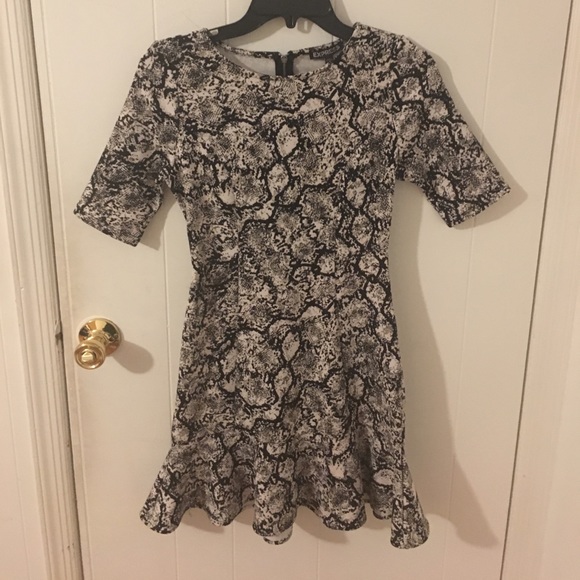 White and Black Python Style Dress! - Picture 2 of 3