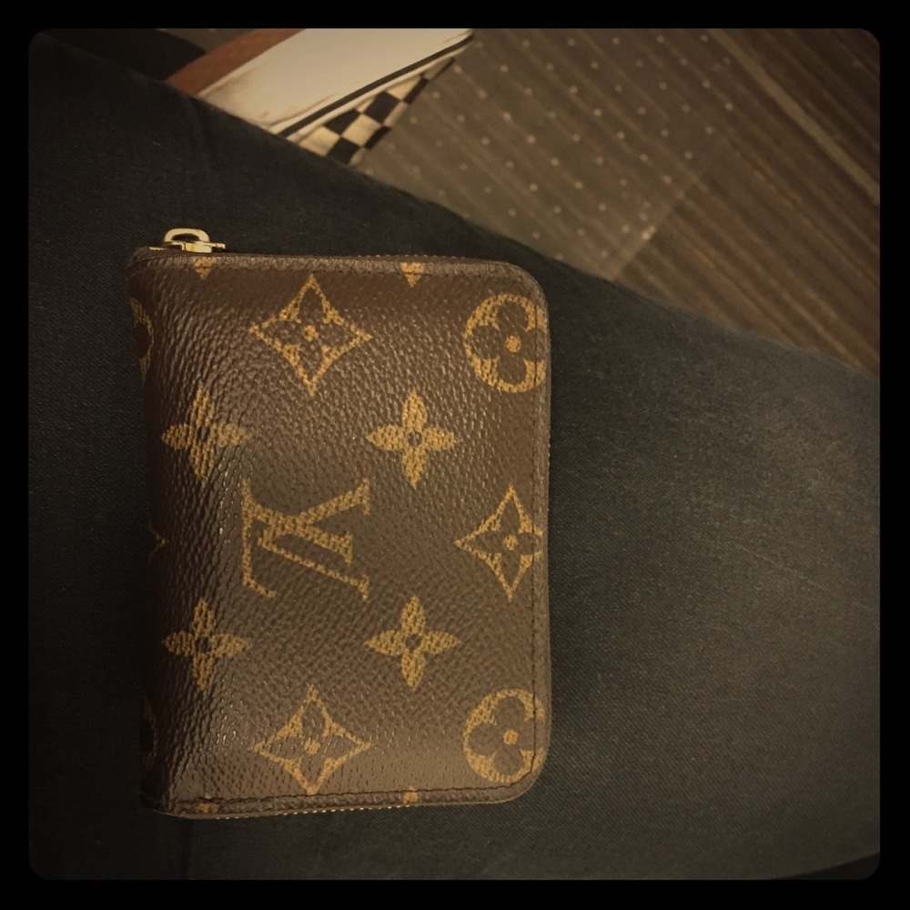 Louis Vuitton zippy coin purse