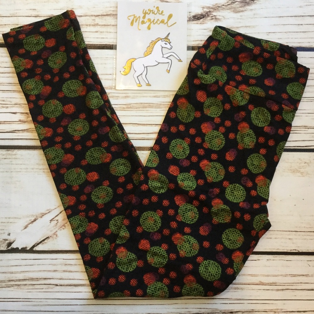 🐞Lots of dots on black NWT one size leggings