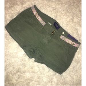 NWT OLIVE GREEN SHORTS WITH EMBROIDERED WAIST