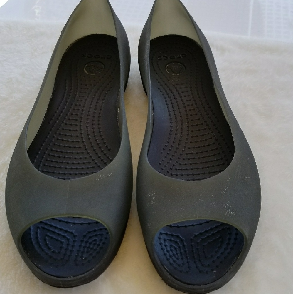 Crocs Flats Size 8M Used Condition