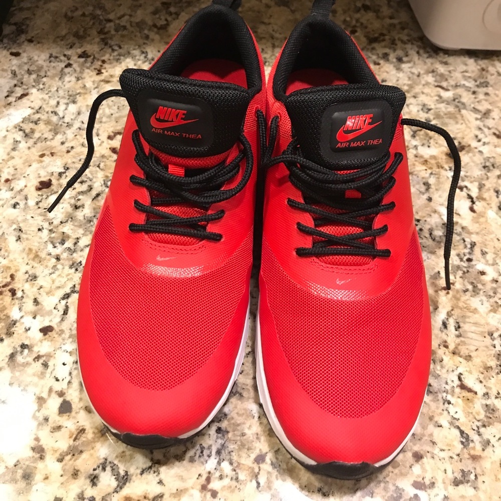 Nike Thea