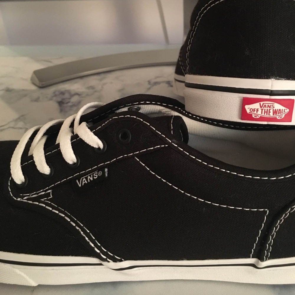 🆕 Women's Era Vans (Size 7.5)