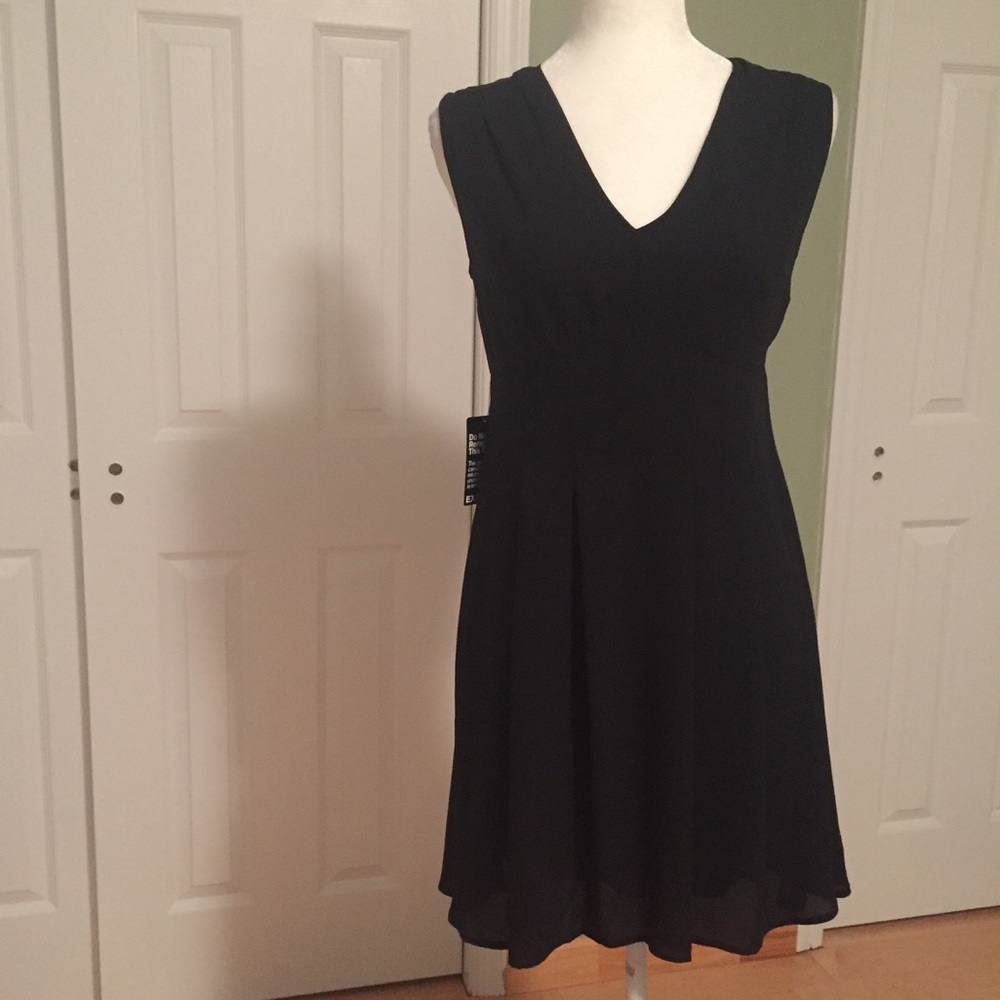 EXPRESS Black v-neck sleeveless LBD dress
