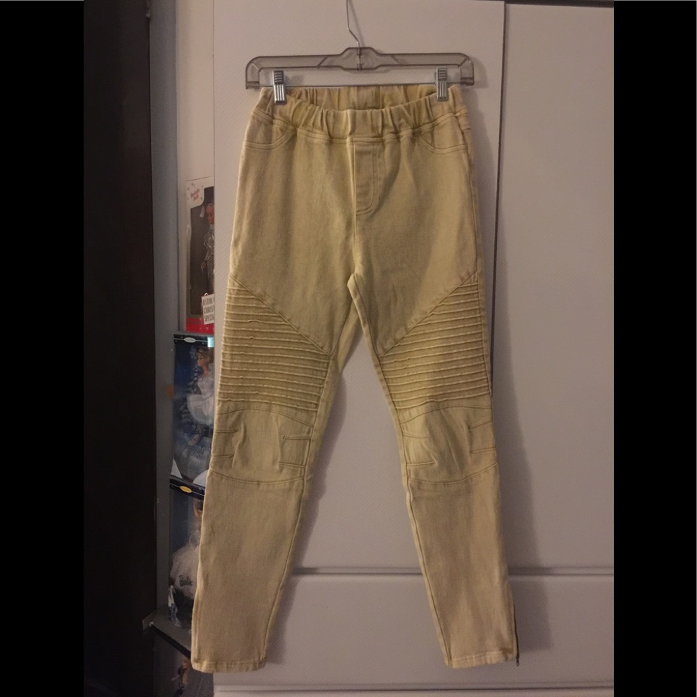 Skinny Jean with zipper on ankles