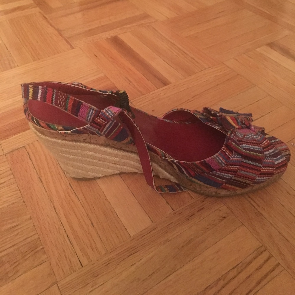Espadrilles - Picture 2 of 3