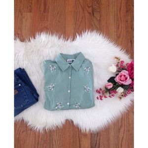 Vintage 90's Embroidered Floral Button Up Top 🌿 Vintage 90's Embroidered Floral Button Up Top 🌿