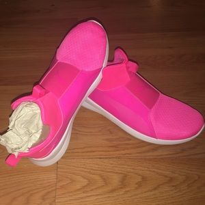 Hot pink pumas